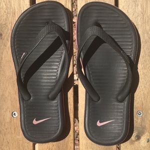 Girl’s Nike Flip Flops